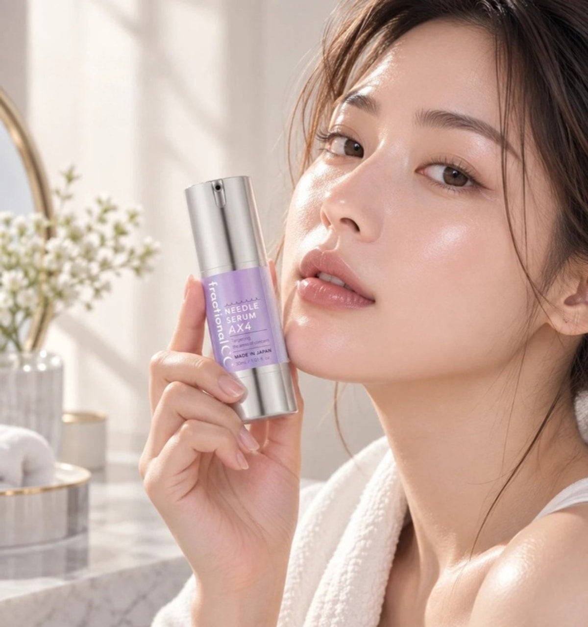 Needle Serum AX4 serumunu elinde tutan model
