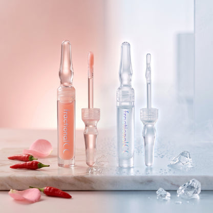 fractional CC PDRN Shot Lip Plumper ve Lip Essence şişeleri aplikatörleriyle mermer yüzeyde yan yana