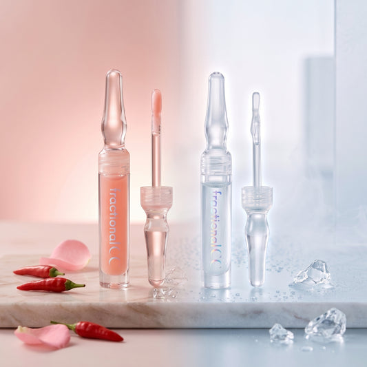 fractional CC PDRN Shot Lip Plumper ve Lip Essence şişeleri aplikatörleriyle mermer yüzeyde yan yana